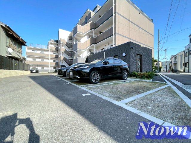【駐車場】 | CREST TAPP太閤通 | 駐車場に車を止められます