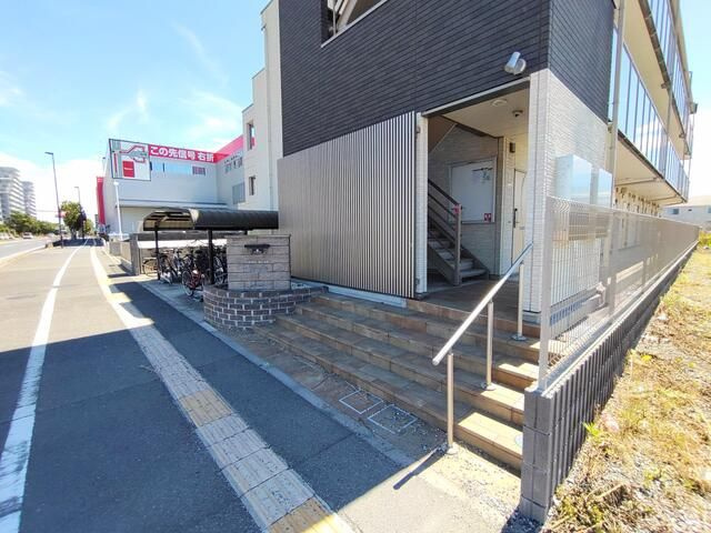クレイノＭＩＹＡＢＩのエントランス