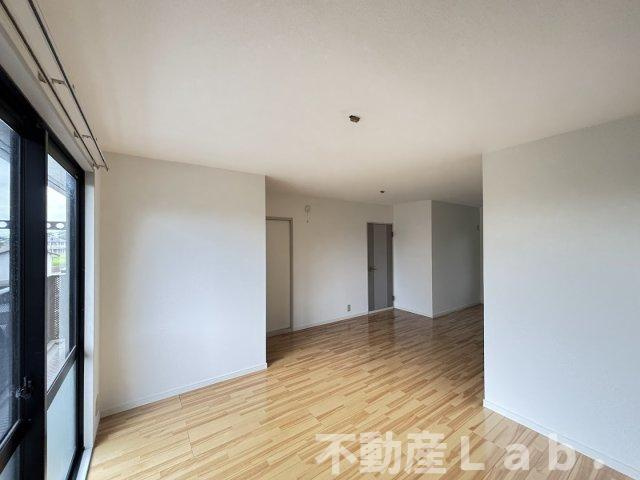 サンビレッジ一番館の居間・リビング