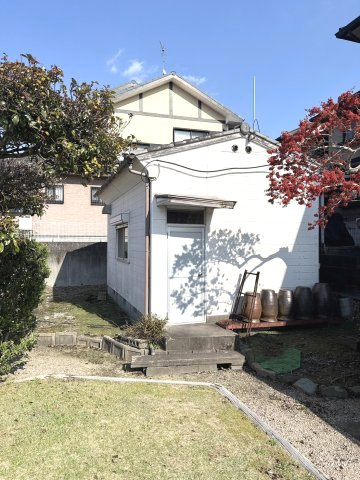 山川町中古戸建の外観|建物とは別に離れに平家もあります