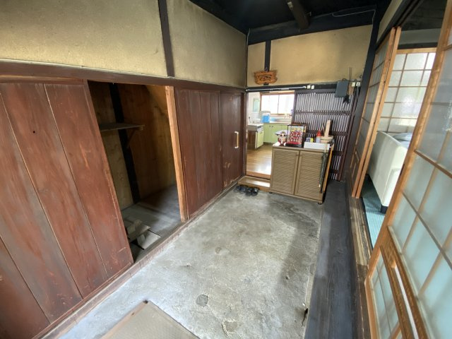 丹波市青垣町大稗の中古一戸建の玄関