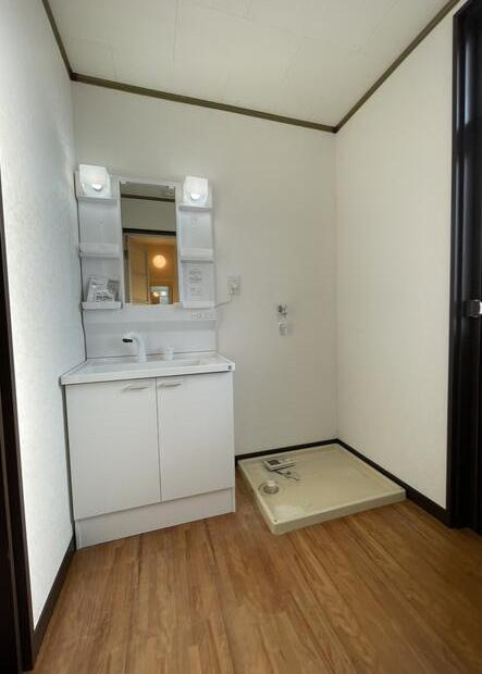 ひたちなか市中根　中古戸建の独立洗面台