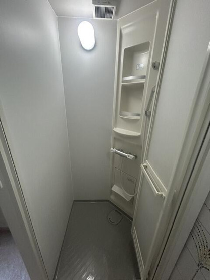 【シャワールーム】