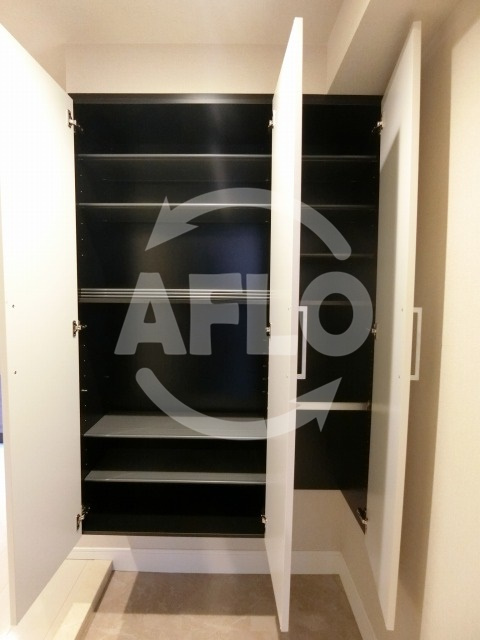 INOYA BLDG RESIDENCEの玄関|INOYA　BLDG　RESIDENCE　シューズボックス