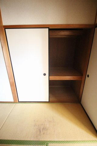 安田貸家の収納|こまごまとしたものを収納できそうですね