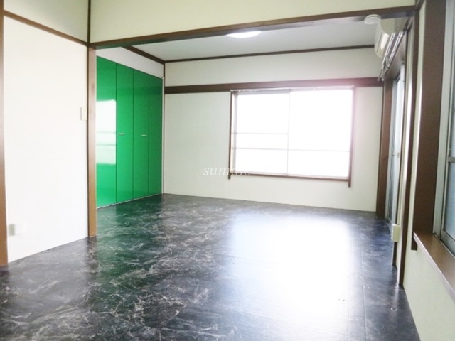 ルイケハウスの居間・リビング|角部屋で明るいお部屋です☆彡