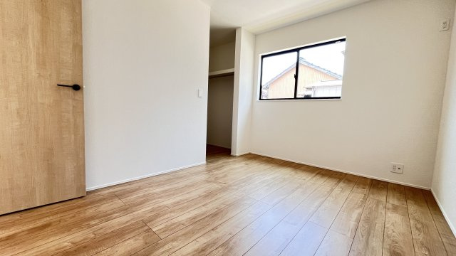 ●鈴鹿市白子2丁目01期 新築戸建の洋室