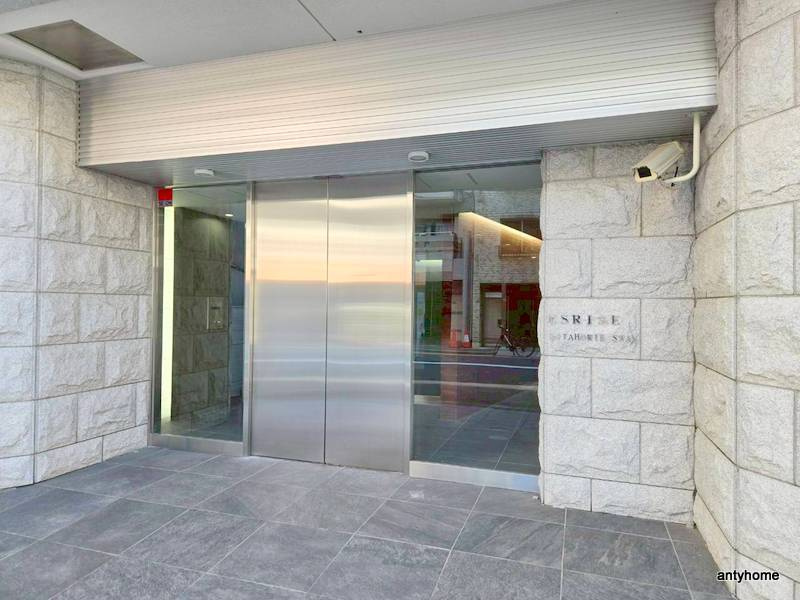 エスライズ北堀江スワン　仲介手数料無料のエントランス