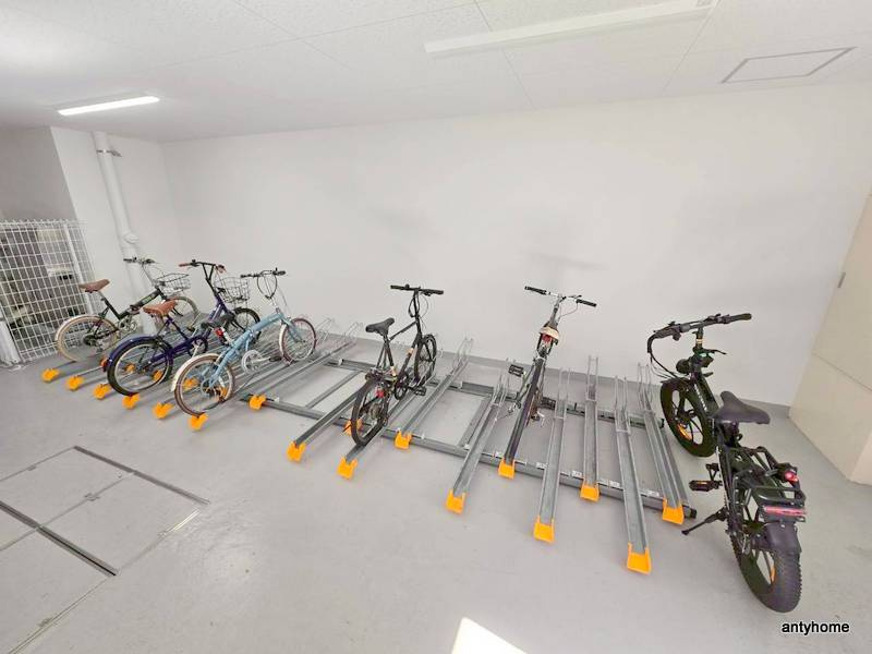 エスライズ北堀江スワン　仲介手数料無料の駐車場