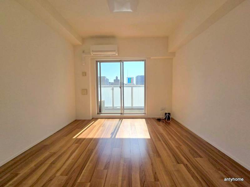 エスライズ北堀江スワン　仲介手数料無料の居間・リビング