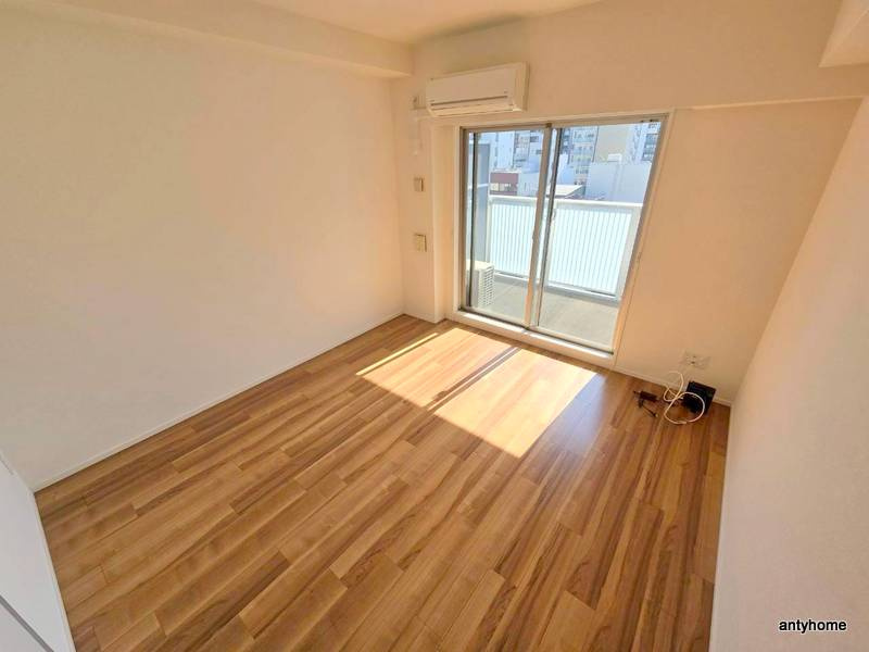 エスライズ北堀江スワン　仲介手数料無料の居間・リビング