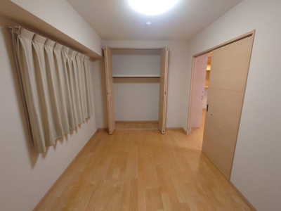 【洋室】 | アーデントクレイル黒石弐番館