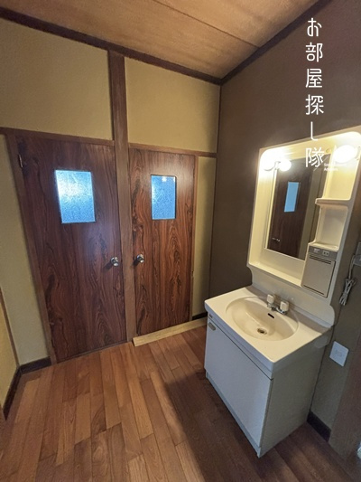 久留米市御井町の一戸建ての独立洗面台