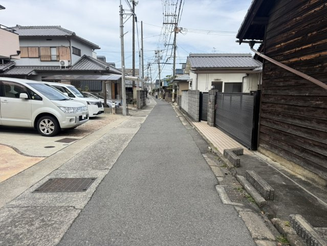 泉佐野市鶴原4丁目　建築条件なし土地の前面道路含む現地写真