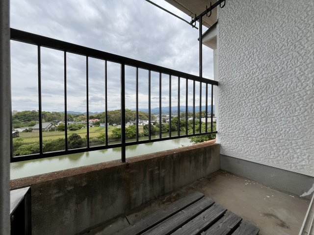 熊取町新野田2丁目　中古戸建のバルコニー|暖かな日差しのふりそそぐバルコニー。