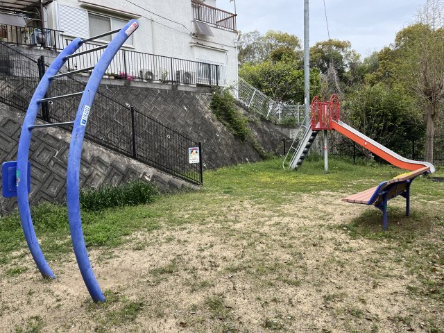 熊取町新野田2丁目　中古戸建の周辺|真横に公園がございます。