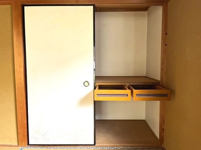 熊取町新野田2丁目　中古戸建の収納|各居室に収納ございます。
収納スペース豊富なお家です。