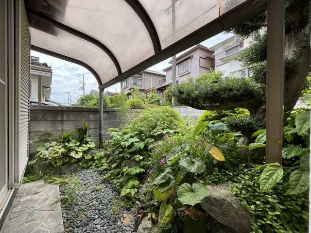 熊取町新野田2丁目　中古戸建の庭|簡単な家庭菜園も楽しめるお庭です。