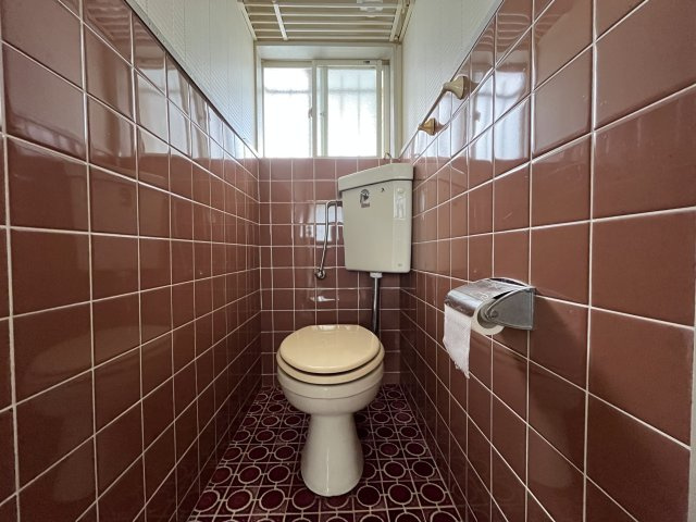 熊取町新野田2丁目　中古戸建のトイレ|シンプルで使いやすいトイレです。