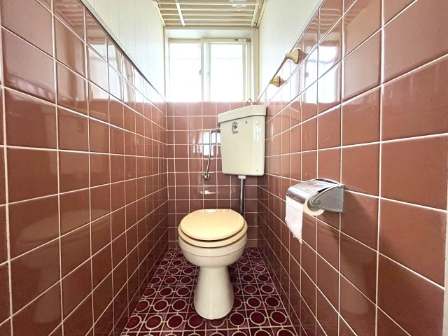 熊取町新野田2丁目　中古戸建のトイレ|シンプルで使いやすいトイレです。