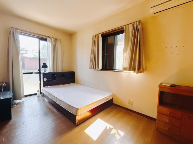 【中古戸建】安中市原市の洋室|■1階洋室｜ナチュラルカラーの床です。模様替えなどとても楽しく工夫できます♪陽当たり、風通しもとても良いので毎日快適な生活スタートです！子供部屋にも良いですね♪