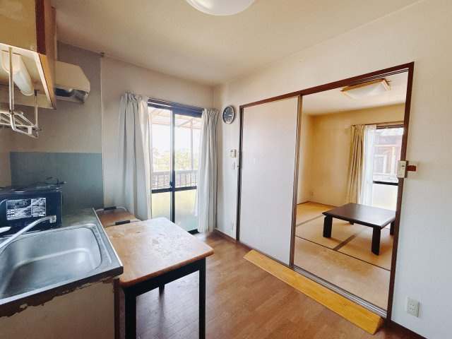 【中古戸建】安中市原市のダイニング|■ダイニング｜キッチンそばにダイニングをご用意しています♪大きな窓付きで日当たり◎です♪