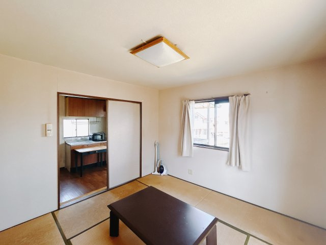 【中古戸建】安中市原市の和室|■1階和室｜和室でしか味わえない畳ならではの香りや素材で和のやすらぎを感じてください♪休日はお子様とお昼寝するのにも最適です！