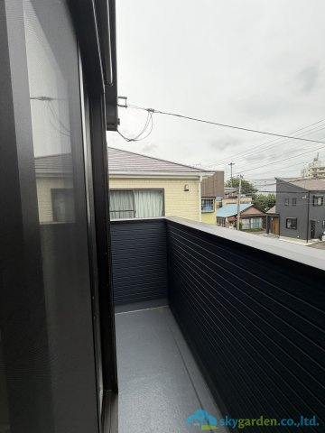 小田原市扇町　新築戸建　全1棟1号棟のバルコニー