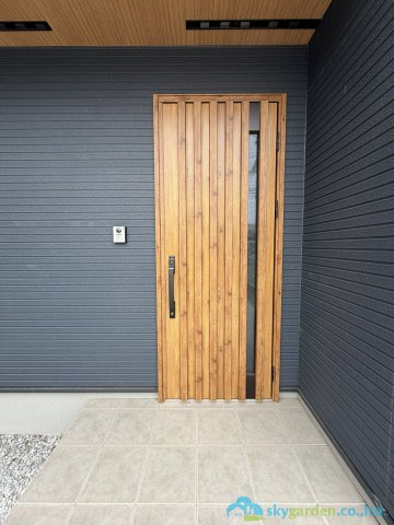 小田原市扇町　新築戸建　全1棟1号棟の玄関