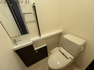 ゆったりとした空間のトイレです