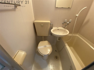 浴室内にトイレがあります！