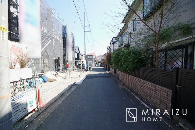 【前面道路含む現地写真】 | 日当たりの良いお家は嬉しいですよね。それぞれ価値観が分かれる箇所です、実際に内覧して日当たりの心地よさをご体感下さいね♪