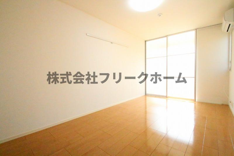 三鷹市下連雀４丁目のアパートの居間・リビング