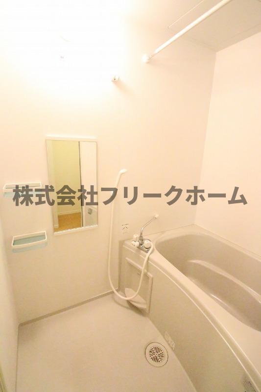 三鷹市下連雀４丁目のアパートの浴室
