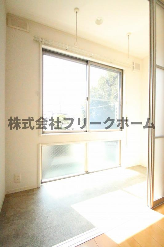 三鷹市下連雀４丁目のアパートのバルコニー