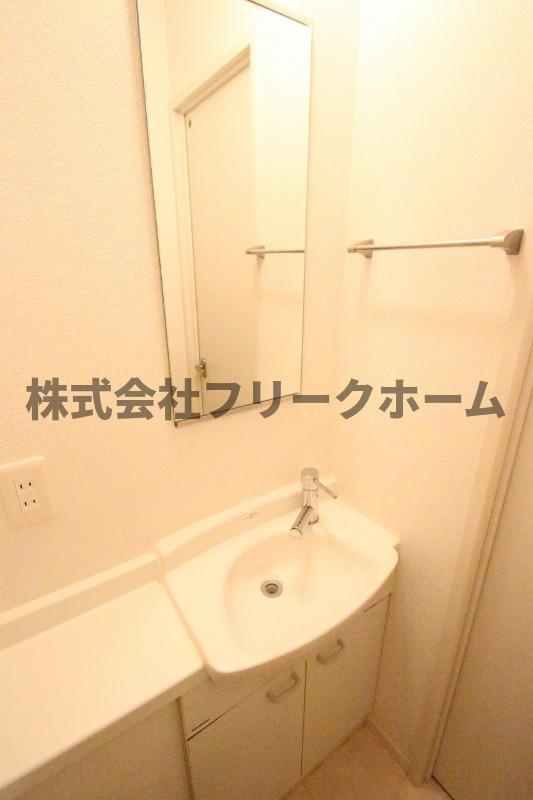 三鷹市下連雀４丁目のアパートの洗面所