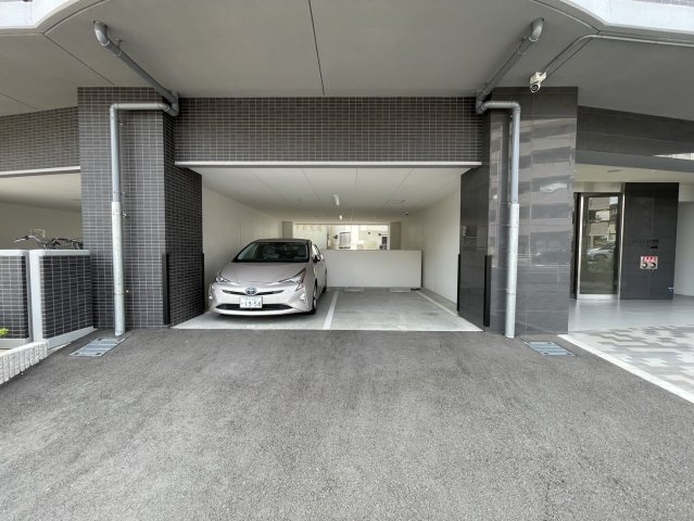 セレニテ神戸ミラクシュッドの駐車場