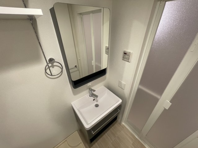 セレニテ神戸ミラクシュッドの独立洗面台