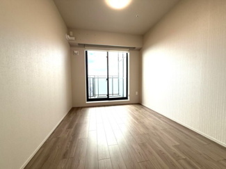 【洋室】 | シエリアタワー大阪堀江 | 【洋室】約6.0帖の洋室！WICがありお部屋のレイアウトなどを最大限にお楽しみいただけます◎