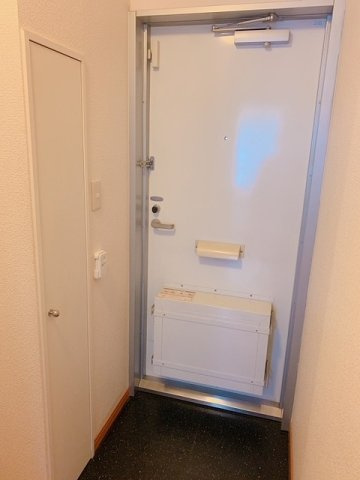 レオパレスノウスン　シュラインの玄関