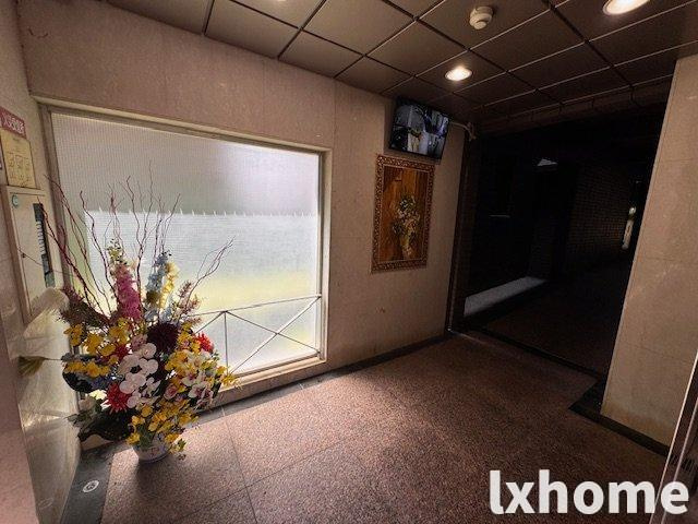 コート若園のロビー
