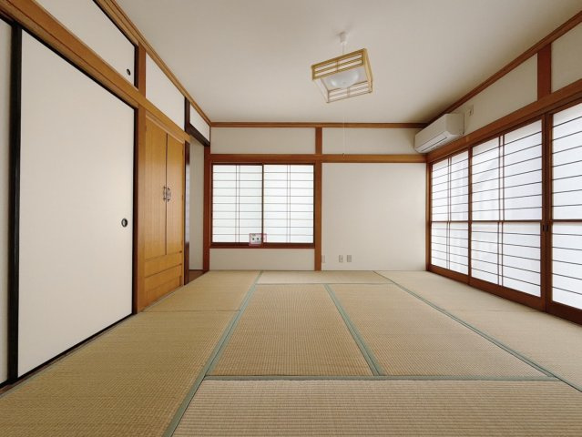 【中古戸建】熊谷市別府2丁目の和室|■和室｜和室でしか味わえない畳ならではの香りや素材で和のやすらぎを感じてください♪休日はお子様とお昼寝するのにも最適です！