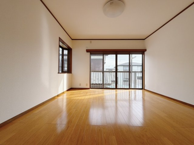 【中古戸建】熊谷市別府2丁目の洋室|■洋室｜バルコニーにも出られる2階の一室♪お勉強などに疲れたら気晴らしもできますね♪