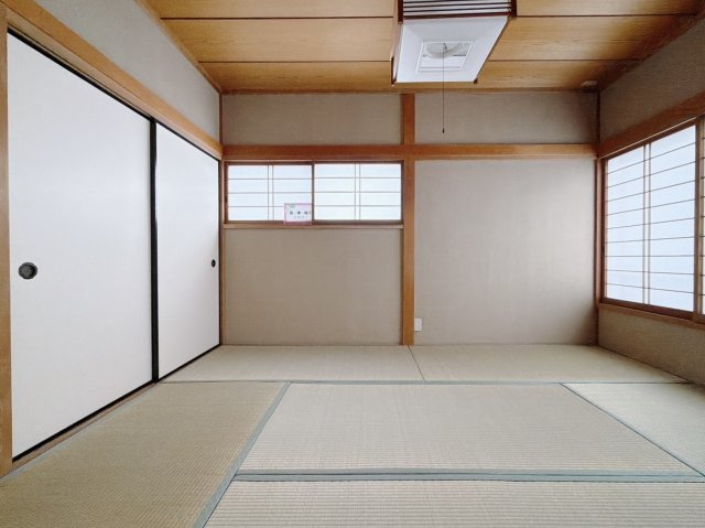 【中古戸建】熊谷市別府2丁目の和室|■和室｜和室を書斎にしたり、冬にはコタツを敷いて家族みんなで年越しをするのもいいですね。家族みんなのお気に入りの空間になります♪