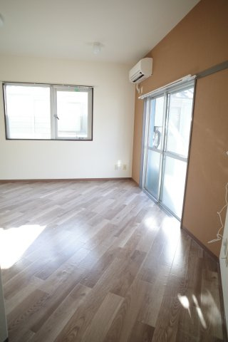 【居間・リビング】 | パルコート八千代 | 角部屋の明るいお部屋！