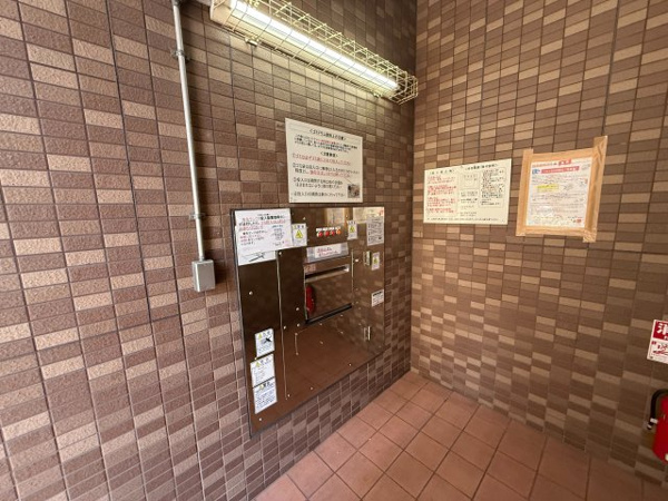 【その他共用部分】 | 1階ゴミ投入口