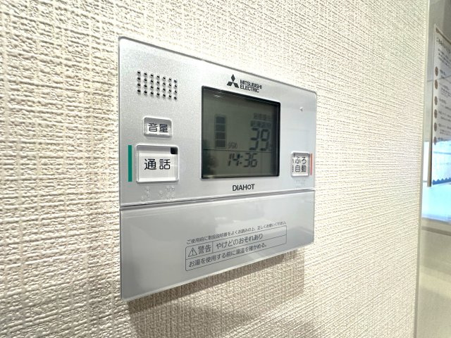 ジョイフル門前仲町第1の発電・温水設備|ワンタッチ操作でお湯張りや追い焚きができるオートバスは、忙しい日々の中でも快適なバスタイムをサポート。湯温の調整や保温も自動で行えるため、いつでもちょうどいい温かさのお風呂が待っています。