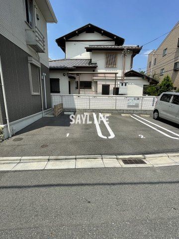オレンジコートの駐車場