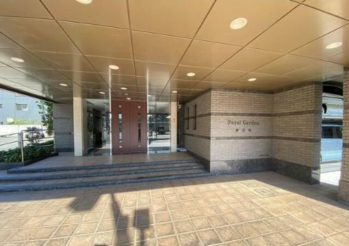 【エントランス】ロイヤルガーデン伊月町