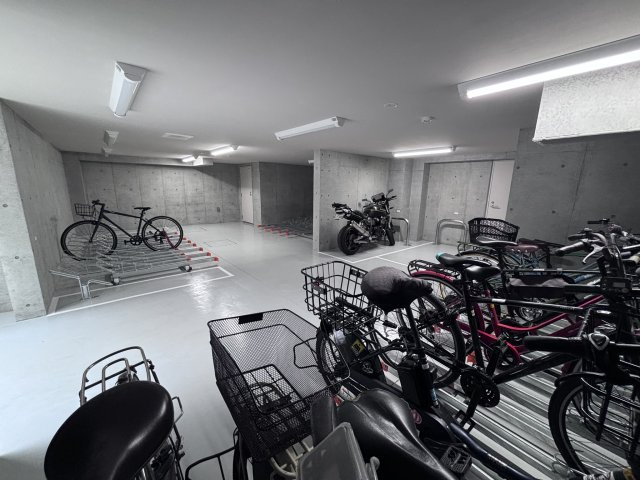 デュオフラッツ千歳船橋の駐車場